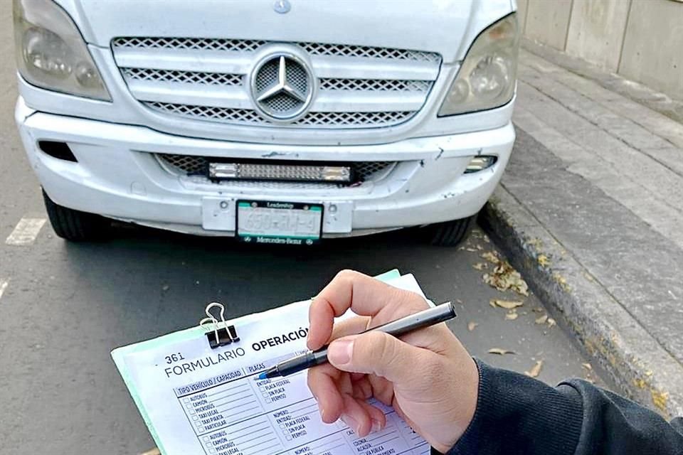 Sólo se contabilizaron vehículos estacionados, de los cuales se registró su placa y el tipo de unidad.