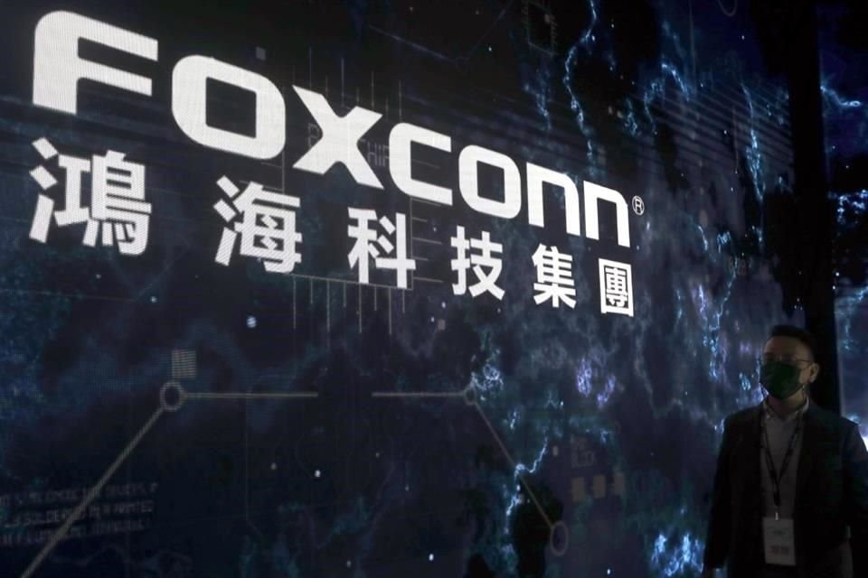 Foxconn analiza opciones de fabricación local en Ohio, Wisconsin y México para los clientes de vehículos eléctricos.