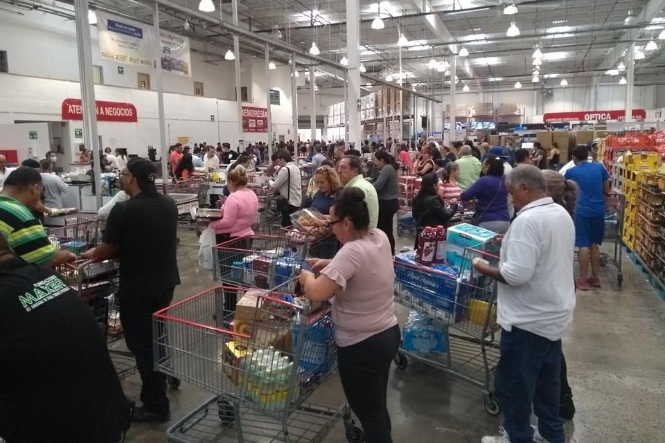 Pese a los altos costos de la deuda, el volumen del consumo en México continúa apuntalando.