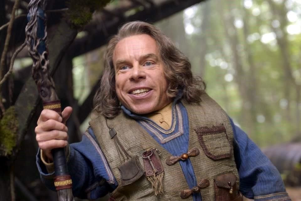 Warwick Davis (en foto) está de regreso como Willow, al igual que Joanne Whalley en el papel de Sorsha, la princesa que en el filme de 1988 se rebeló contra su madre.