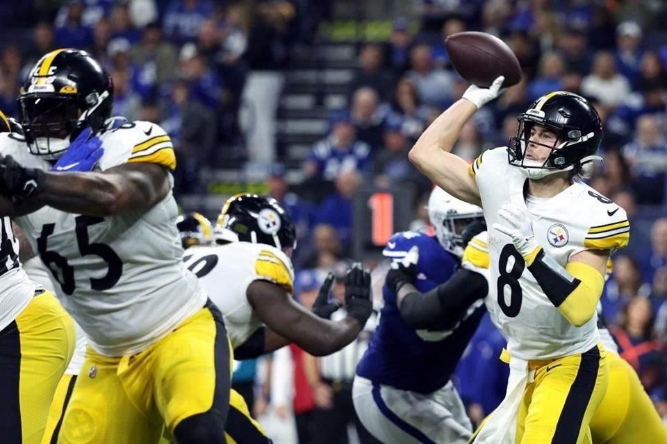 Kenny Pickett sumó 174 yardas por aire en la victoria de los Steelers.