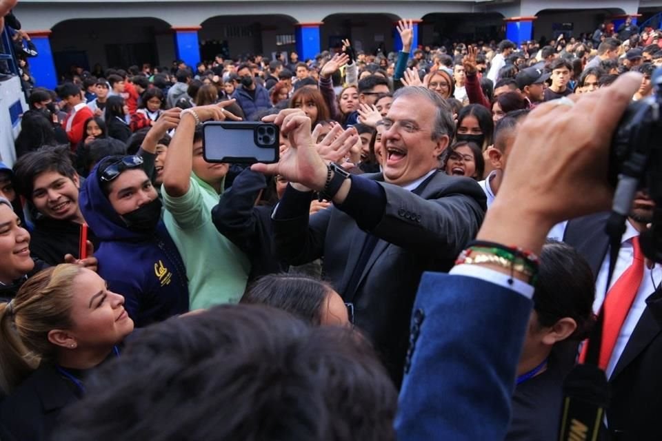 El Canciller de gira en Tijuana.