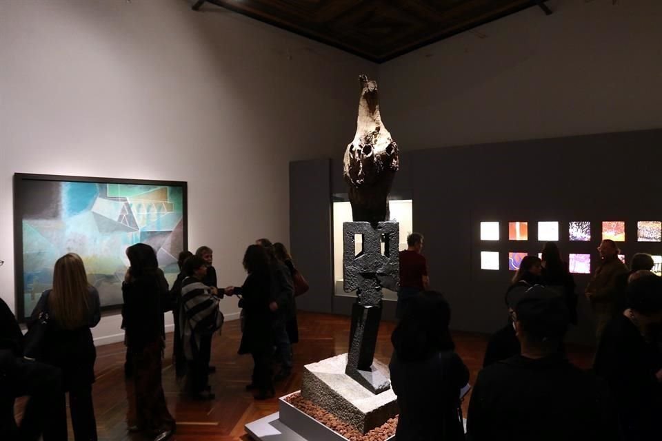 La exposición recorre las diversas facetas del artista.