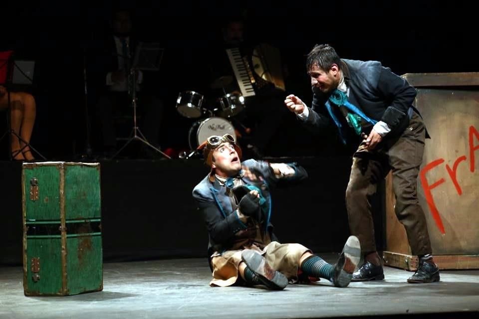 Idiotas teatros presenta 'Pájaro' en el Teatro Orientación los lunes y martes hasta el 13 de diciembre. Además, sábado y domingo, hasta el día 11, 'Las 8 joyas de Igu'.