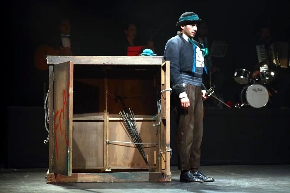 Idiotas teatros presenta 'Pájaro' en el Teatro Orientación los lunes y martes hasta el 13 de diciembre. Además, sábado y domingo, hasta el día 11, 'Las 8 joyas de Igu'.