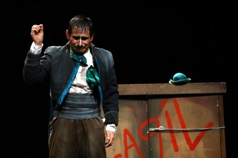 Idiotas teatros presenta 'Pájaro' en el Teatro Orientación los lunes y martes hasta el 13 de diciembre. Además, sábado y domingo, hasta el día 11, 'Las 8 joyas de Igu'.