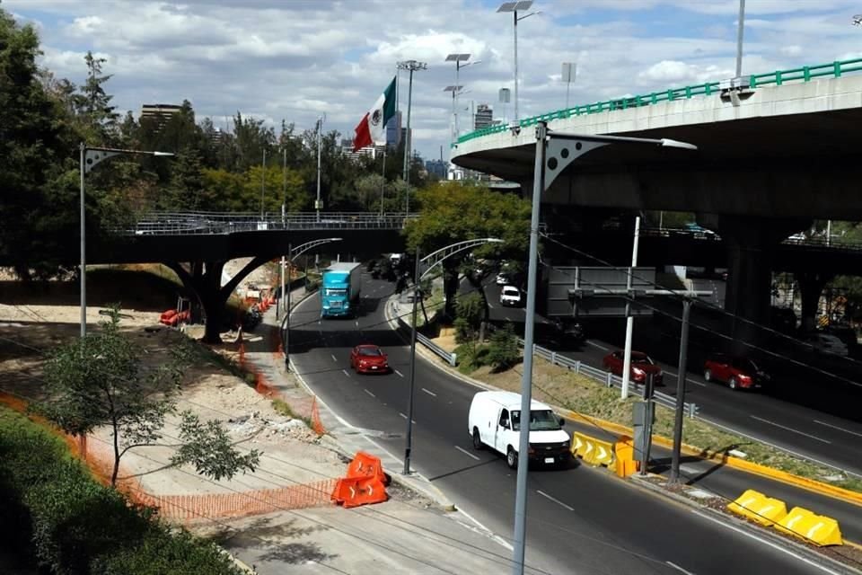 La estructura de la Calzada Flotante, que conectará la Primera Sección del Bosque de Chapultepec con la Segunda, ya fue concluida y sólo se realizan trabajos de acabado.