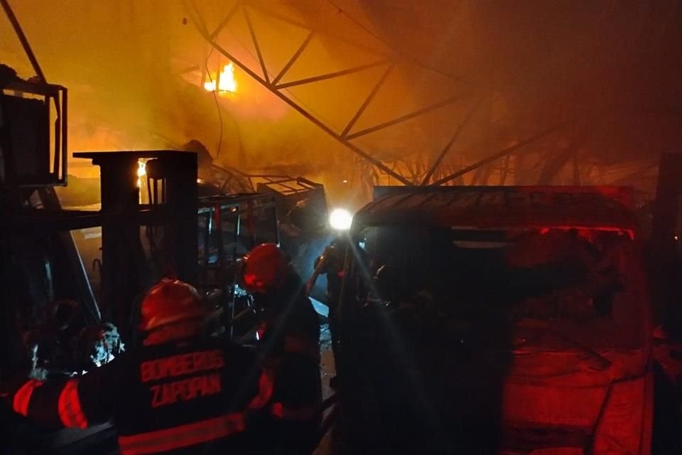 El incendio ocurrió en la bodega ubicada en la Calle Las Agujas y Río Blanco.