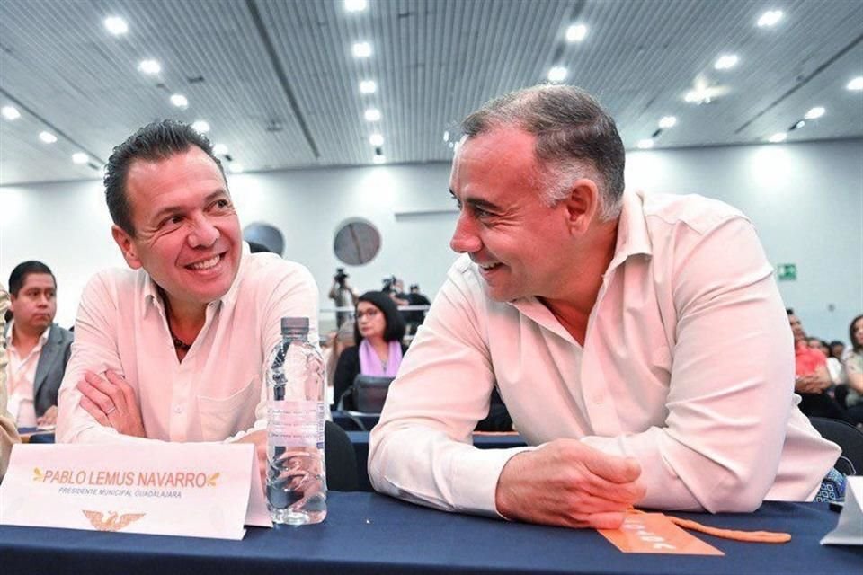 Pablo Lemus y Alberto Esquer, durante la Cuarta Convención Estatal de MC, en junio pasado.