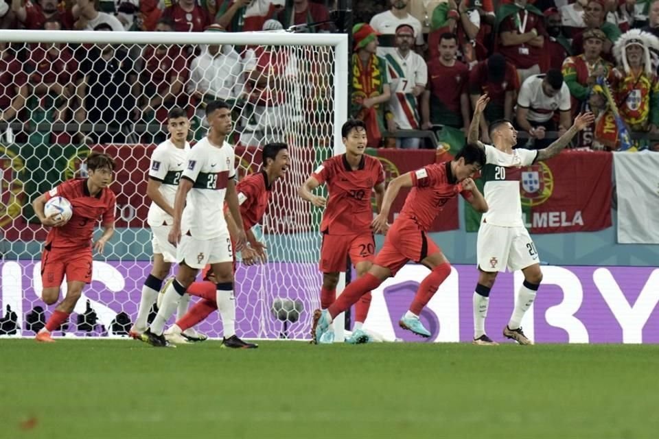 Corea del Sur se metió a Octavos de Final con un gol en el tiempo agregado.