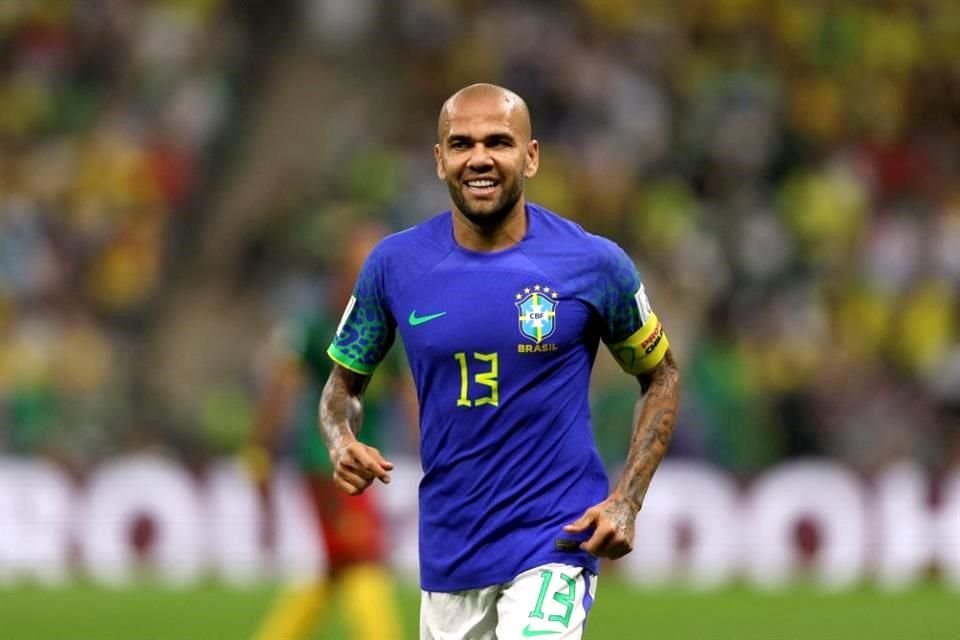 Dani Alves se convirtió en el jugador brasileño más veterano en jugar un Mundial.