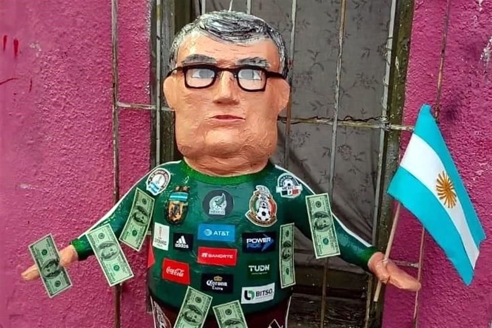 La piñata del Tata Martino es un éxito de ventas.