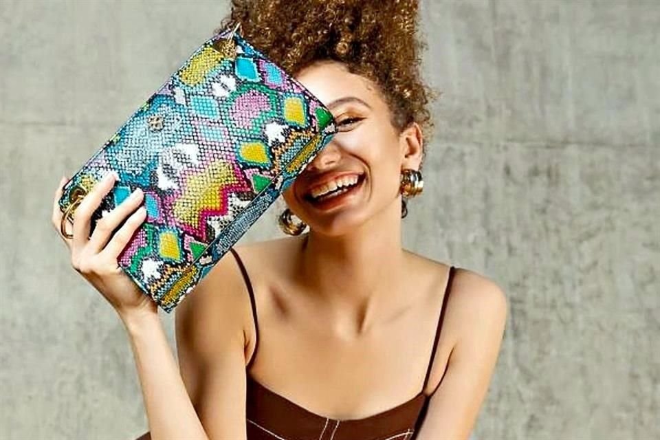 Bolsos ideales para dotar de elegancia  y estilo los atuendos de temporada son parte de la colección Euforia de Jaime Ibiza.