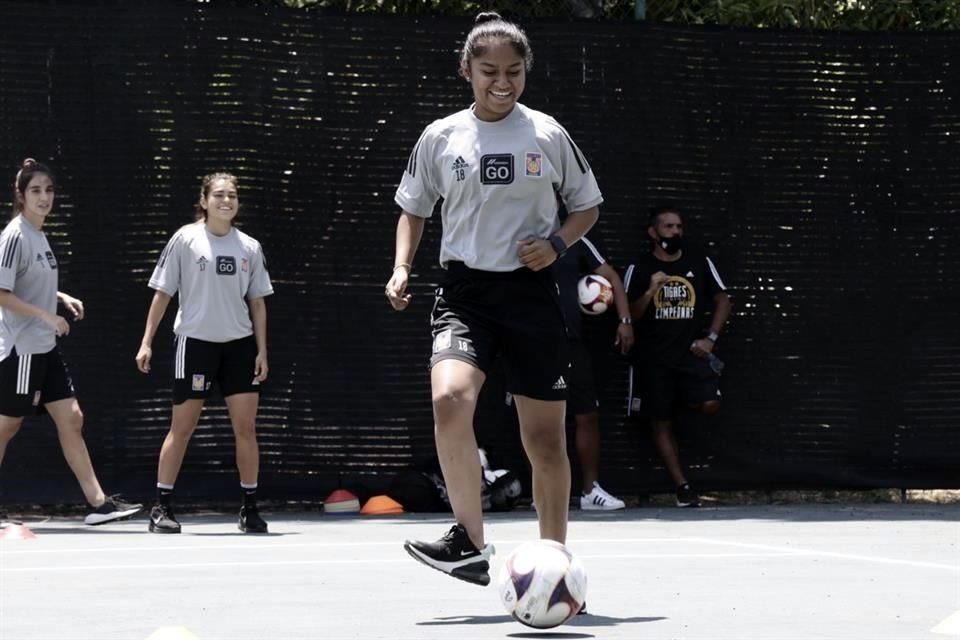 Belén Cruz y compañía entrenaron este domingo en el hotel de concentración.