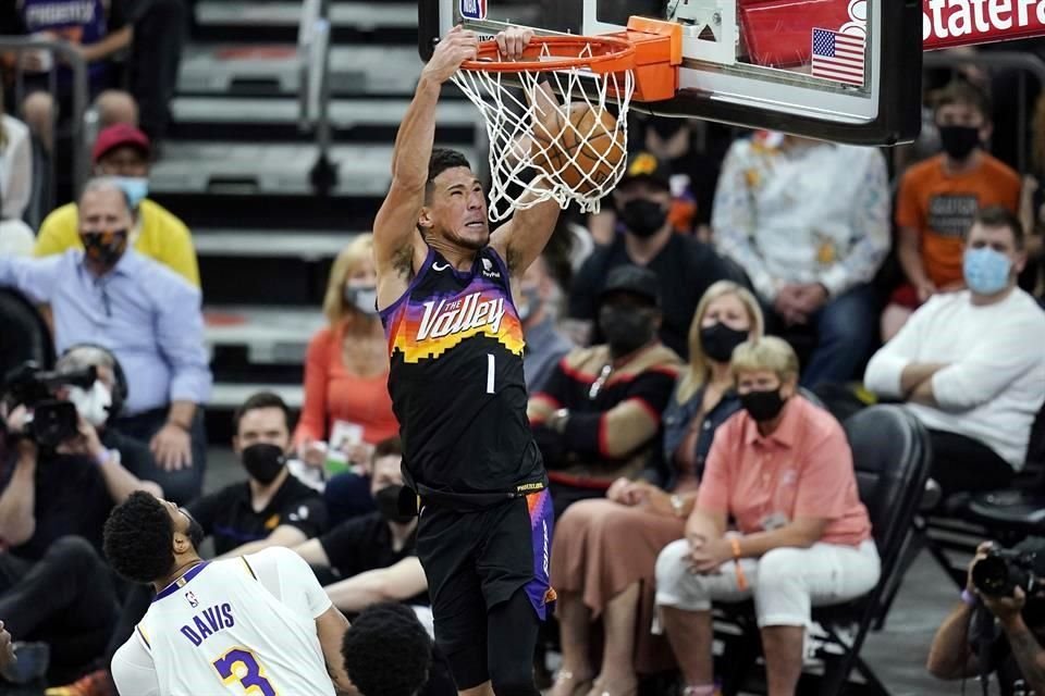 Devin Booker arrasó en la duela con 34 puntos y 8 asistencias.