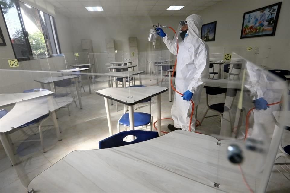 Cada una de las aulas del plantel ya fue desinfectada para el regreso de los estudiantes.