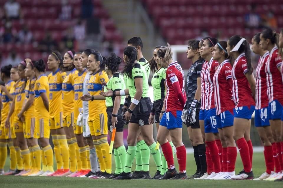 Chivas y Tigres Femenil prometían brindar un buen partido y goles.