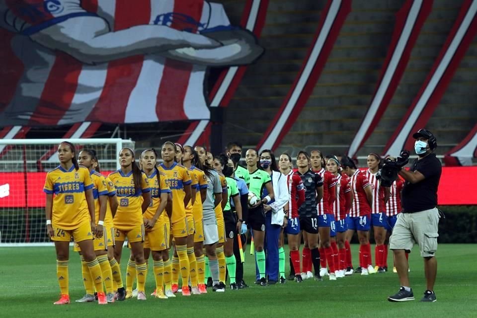 Chivas y Tigres Femenil prometían brindar un buen partido y goles.