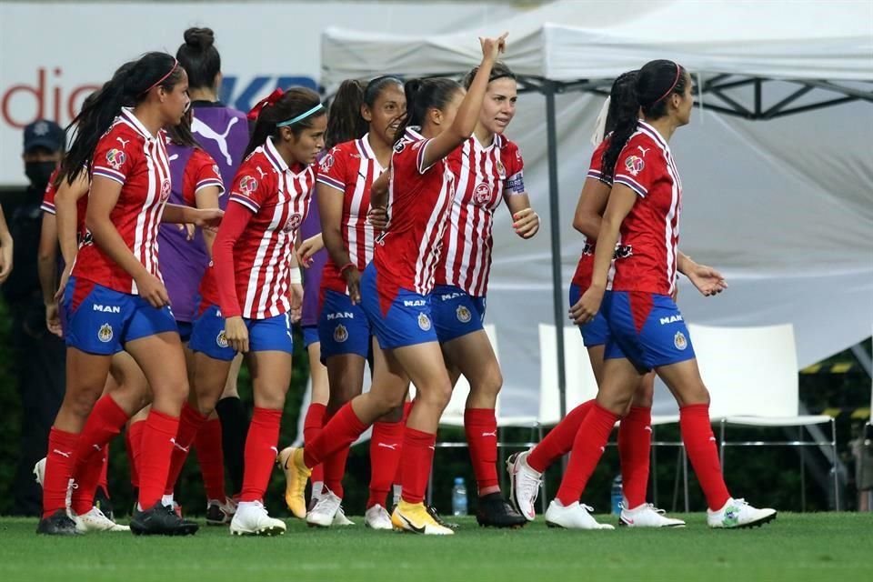 Chivas supo reponerse y empató tras un contragolpe; Nancy Antonio no pudo cortar el avance y Anette Vázques hizo el 1-1 al 50'.