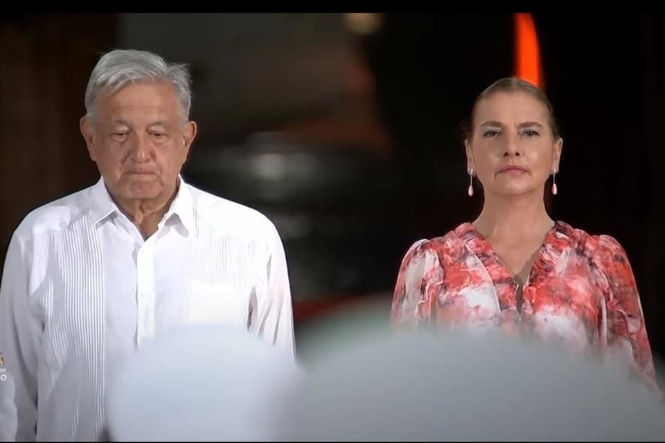 La escritora acompañó a López Obrador a la Ceremonia de Rehabilitación del Fuerte de San Juan de Ulúa.
