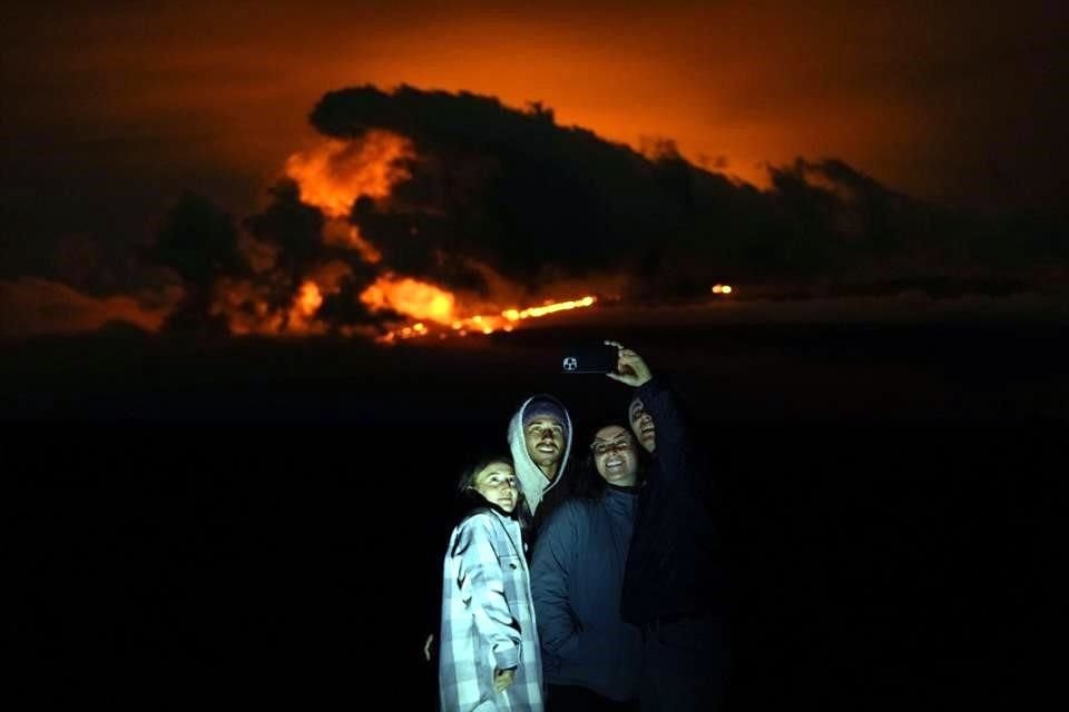 La erupción volcán Mauna Loa ha causado un boom del turismo en Hawái, agotando habitaciones en hoteles aledaños hasta después de Navidad.