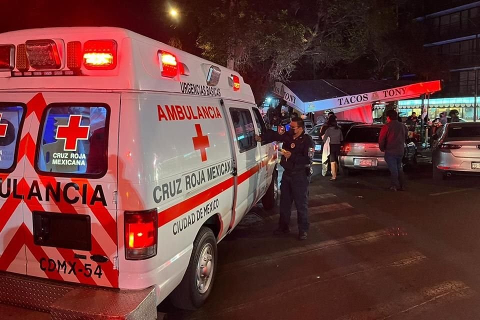 Hasta el sitio arribaron ambulancias privadas y públicas para atender a los afectados que no ameritaron traslado.