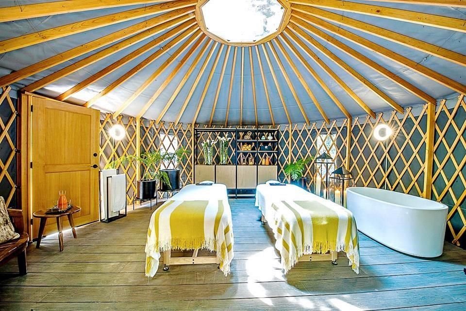 Cuenta con un spa que ofrece diversos masajes y faciales.