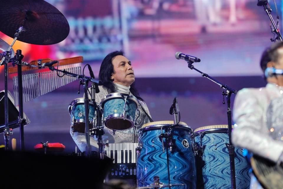 El grupo fue recibido por sus fans en el Estadio Azteca.