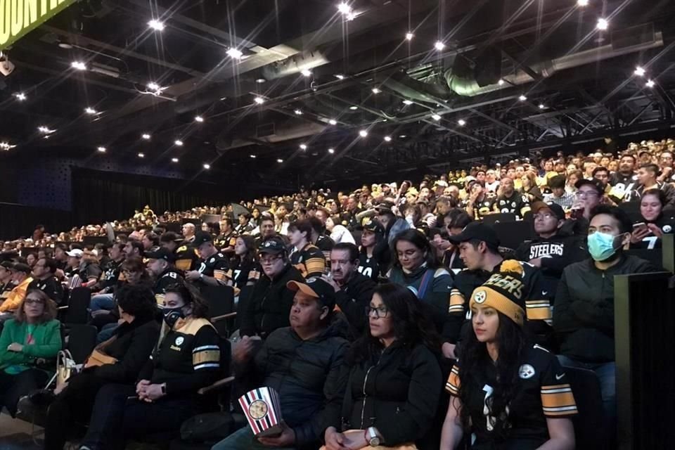 Un par de aficionados mexicanos de los Steelers podrían ganar el viaje al juego inaugural.