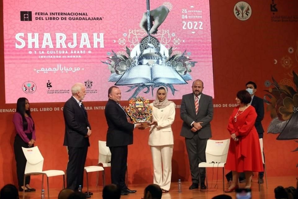Con un intercambio de regalos entre Sharjah, país invitado de la edición 2022, y la Unión Europea, protagonista para 2023, la FIL de Guadalajara hizo el cambio de estafeta y bajó el telón de su programa de actividades este domingo.