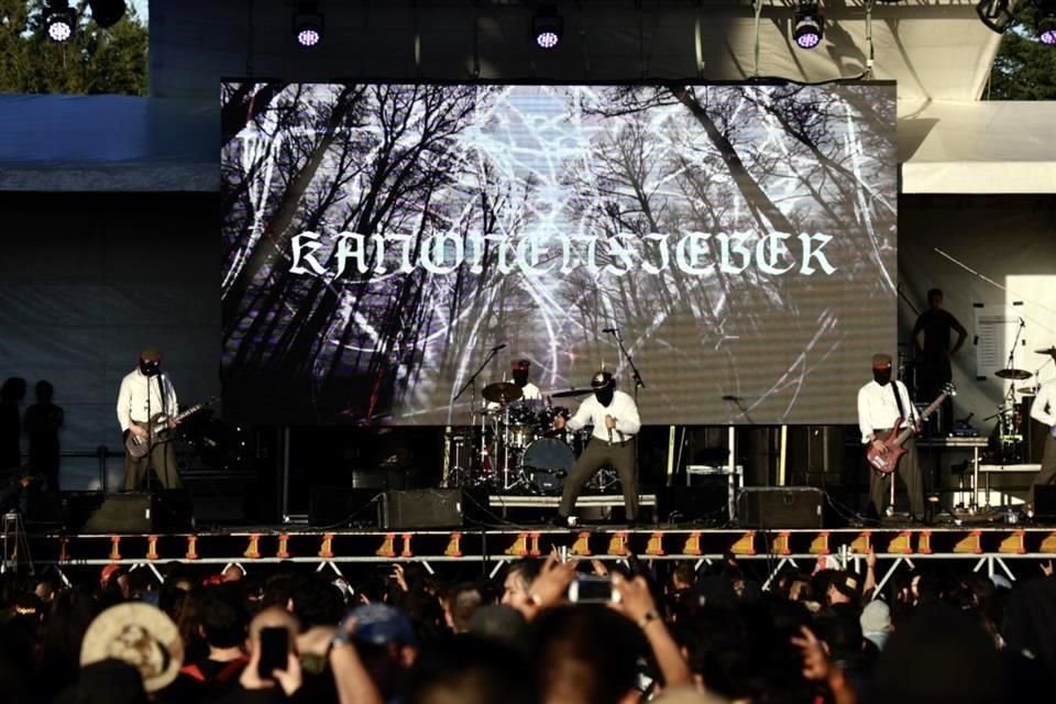 Kanonenfieber se adueñó del True Metal Stage, este domingo.