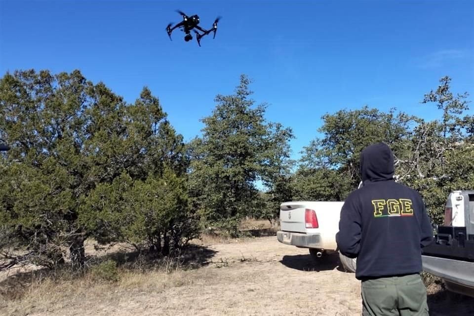 La Fiscalía de Chihuahua empleó drones para dar con los restos óseos.