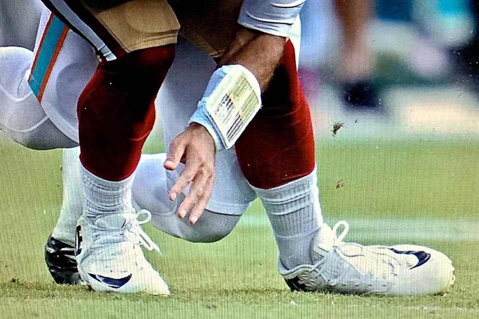 El mariscal de campo de los 49ers de San Francisco se perderá toda la temporada tras sufrir una fractura en el pie derecho.