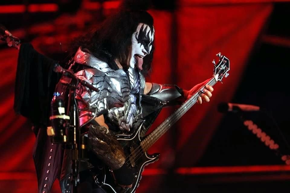 Cierra la legendaria banda KISS el festival Hell & Heaven, en Toluca, en su despedida de México; acuden 65 mil fans a verlos.