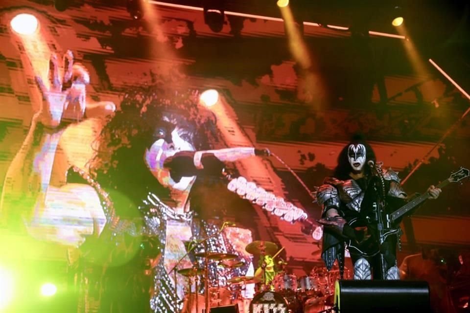 Lo que ofrecieron este domingo en el Hell & Heaven los músicos Gene Simmons, Paul Stanley, Tommy Thayer y Eric Singer fue una cátedra de historia del rock y el heavy.