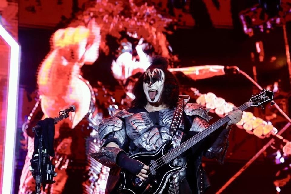 Todos los fans se aglutinaron en el escenario principal para presenciar el último show de KISS en México, en su gira mundial de despedida, en el Foro Pegaso.