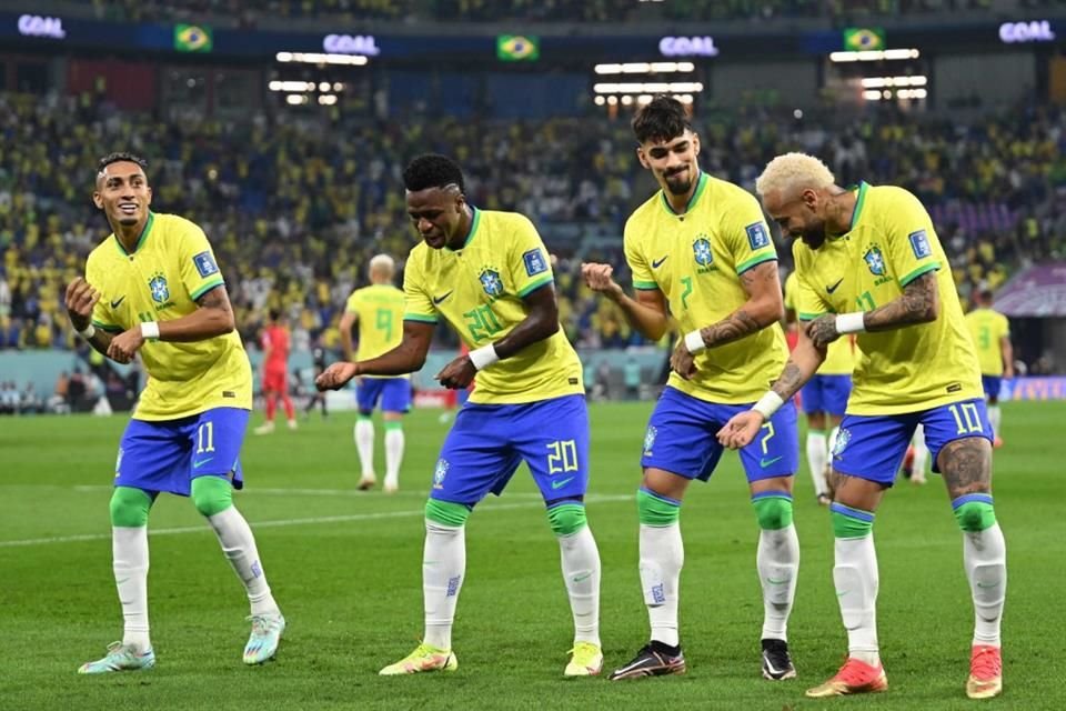 Futbol y samba de Brasil ante Corea del Sur.