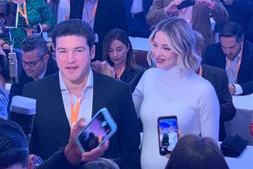 Samuel García y su esposa Mariana Rodríguez.