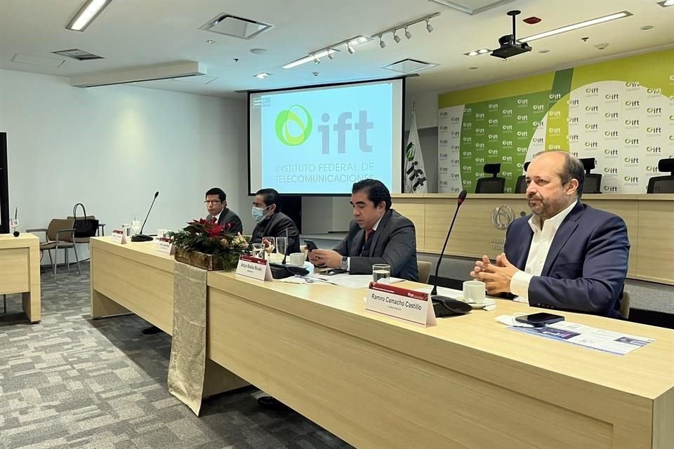 Los comisionados del IFT, de izquierda a derecha, Sóstenes Díaz González, Javier Juárez Mojica, Arturo Robles y Ramiro Camacho Castillo.
