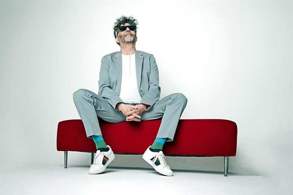 Reconoce el músico y cantautor argentino Fito Páez que no quería escribir su libro de memorias, que ahora inspiró una bioserie de Netflix.