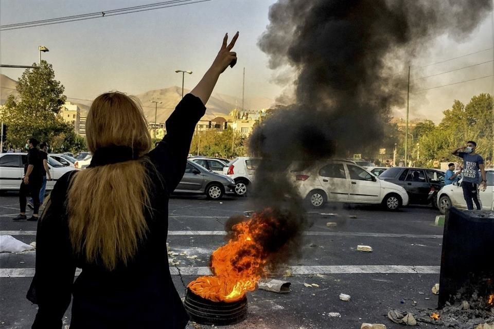 Iraníes protestan el 1 de octubre.
