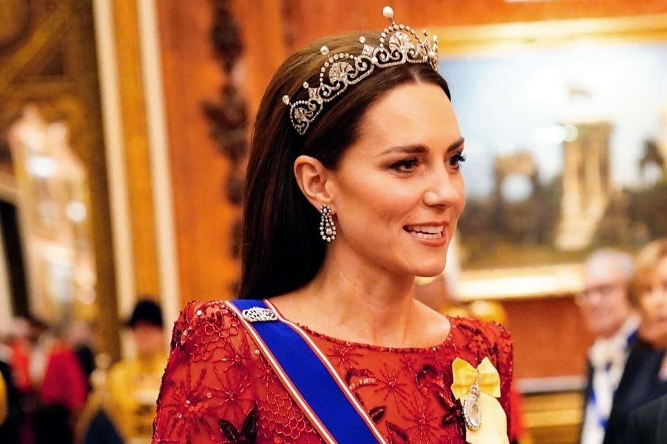 Catalina Middleton utilizó la Tiara Flor de Loto de la Princesa Margarita, al igual que unos aretes de la Reina Isabel II.