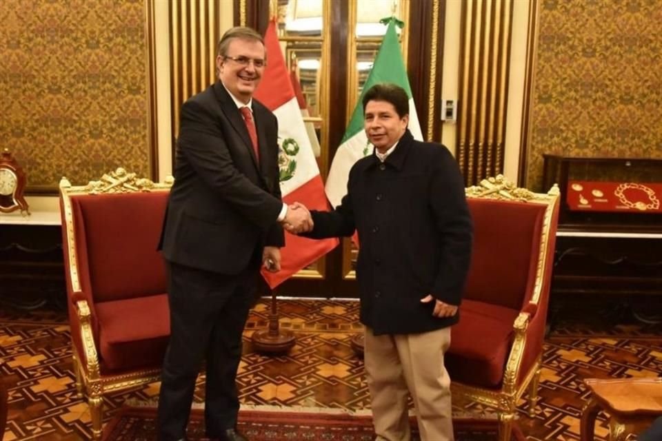 Marcelo Ebrard y el depuesto Presidente de Perú, Pedro Castillo.