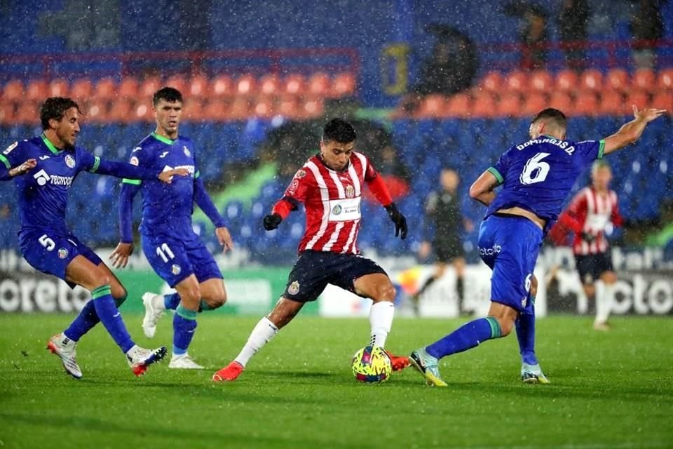 Chivas derrotó al Getafe en su primer partido de la gira por España.