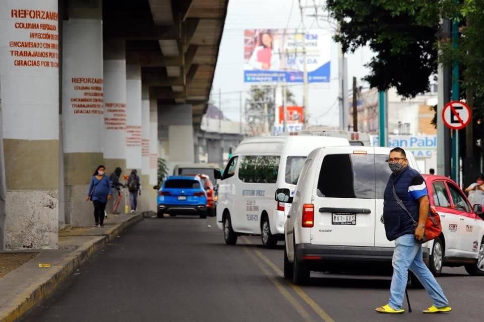 La Sobse aseguró que se revisan las soldaduras de cada claro del tramo elevado de la Línea 12. Las columnas revisadas fueron marcadas para registrar su avance.