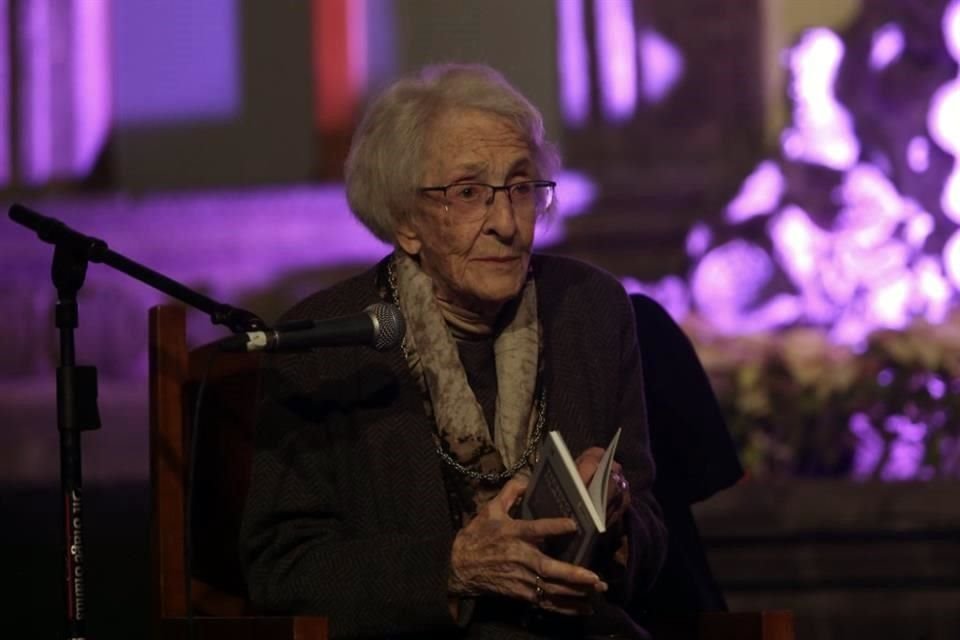 La poeta uruguaya ofreció una lectura poética en el Museo de la Ciudad de México.