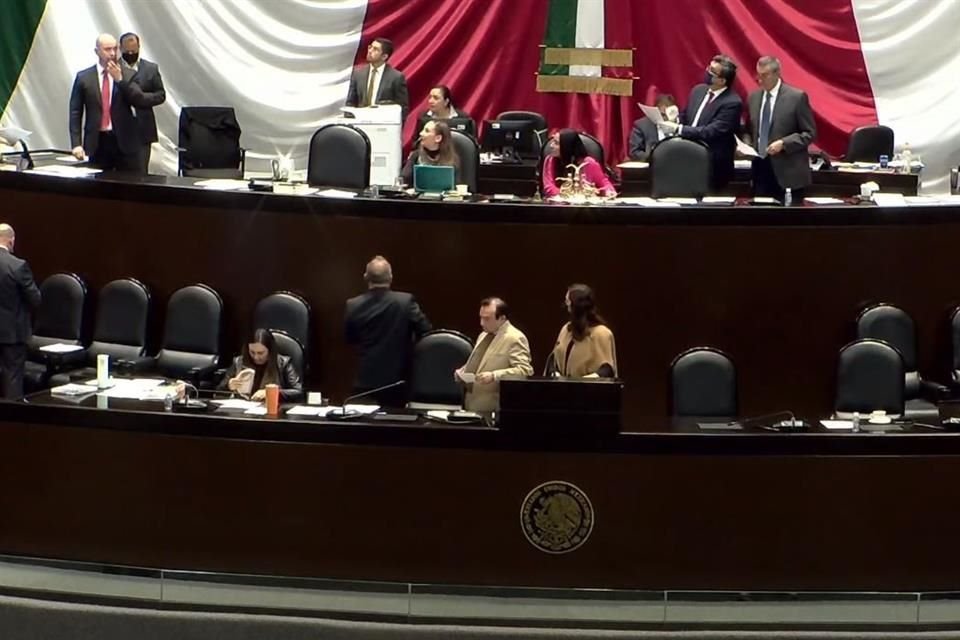 Diputados aprobaron  que el pago de contraprestación de concesiones y permisos en radio y televisión pueda realizarse en anualidades.