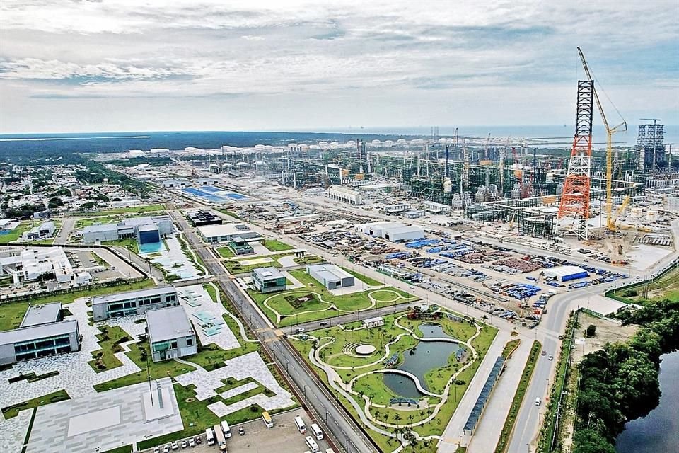 Especialistas afirmaron que refinería Dos Bocas operará al 100% de su capacidad hasta 2027 y a mayor costo de lo proyectado por el Gobierno.