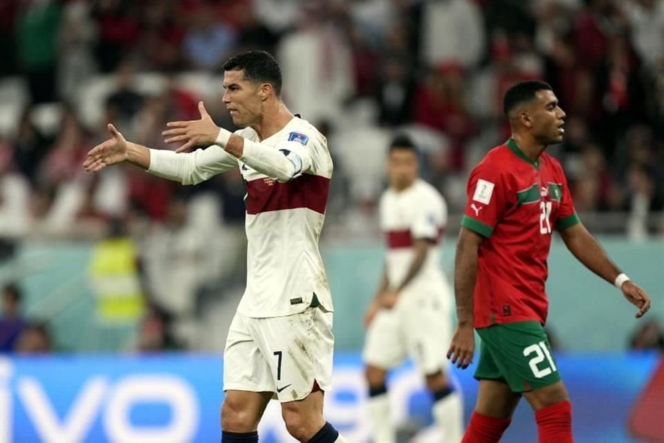 Cristiano Ronaldo desesperado ante las fallas de su equipo.