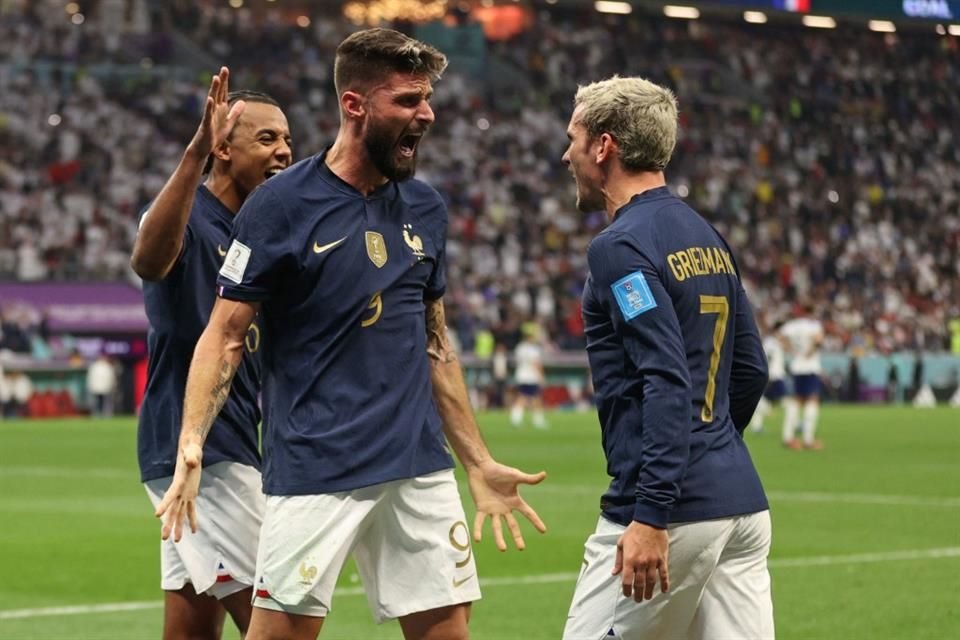 Olivier Giroud festeja el segundo gol de Francia.